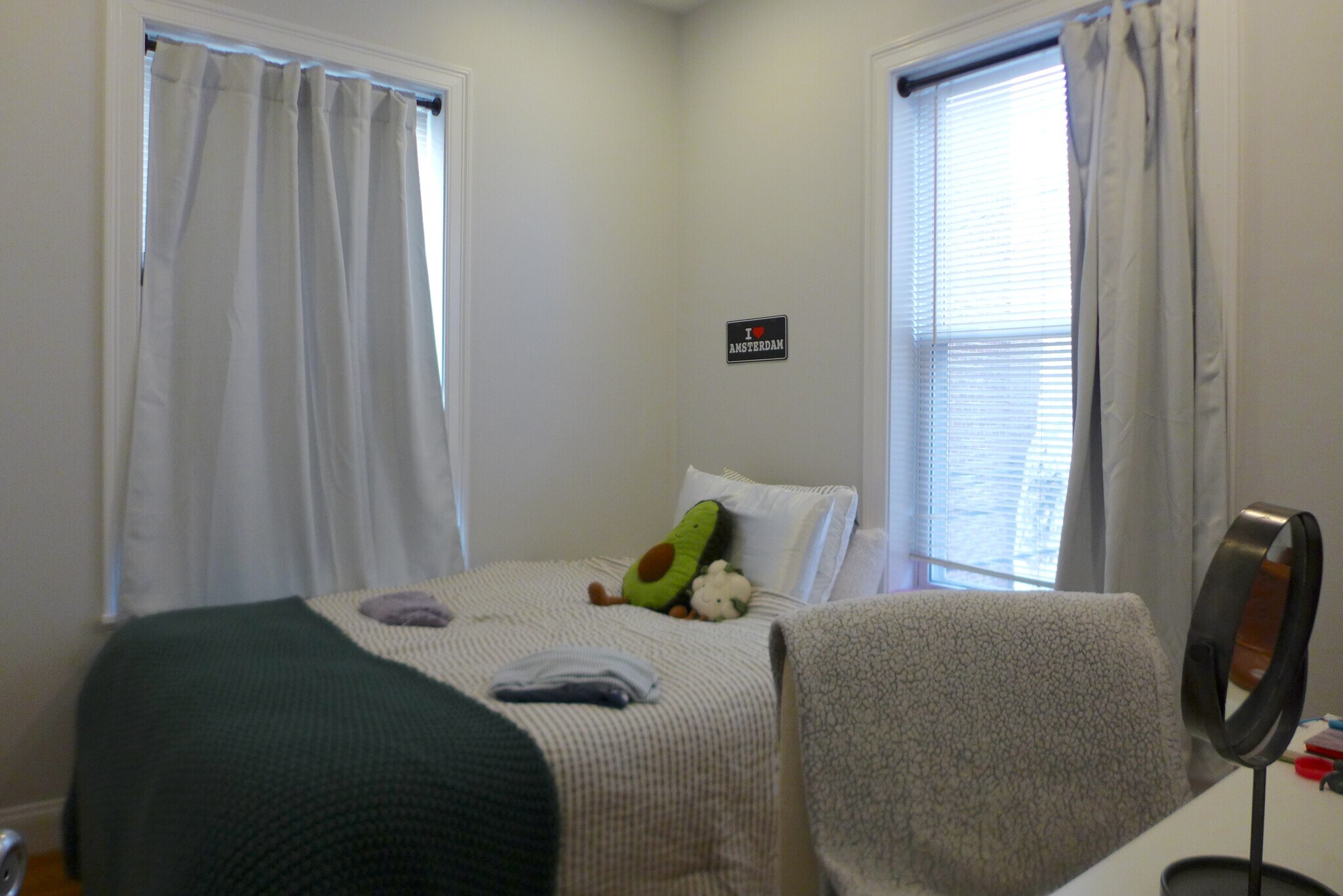 Building Photo - 725 Parker St