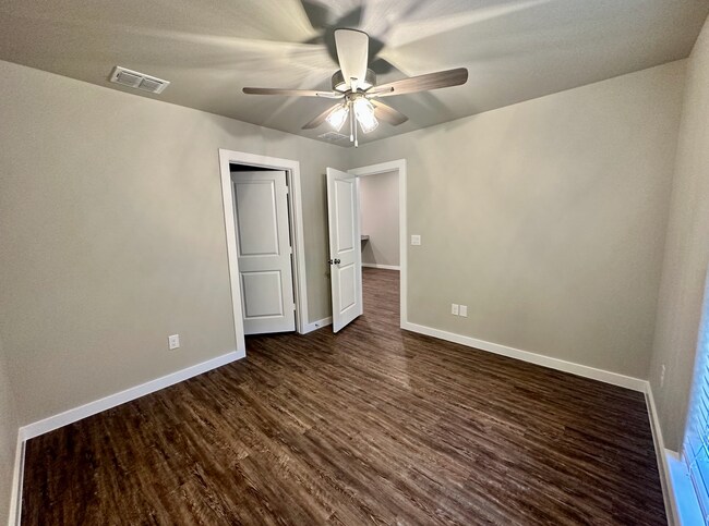 Building Photo - Stylish and Modern 3-Bedroom Duplex for Rent in Desirable Harvest Neighborhood