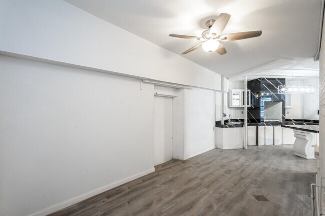 Building Photo - 1420 Corpus Christi St