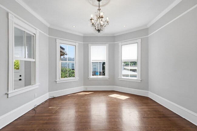 Building Photo - 109 E Park Ave