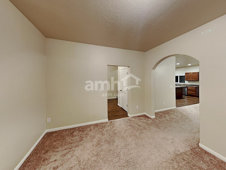 Building Photo - 294 Rocky Creek Way