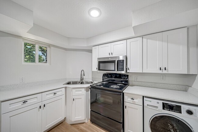 Building Photo - 411 Ave A