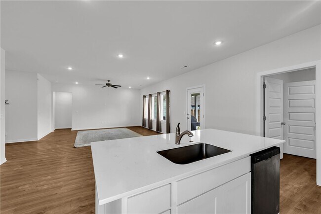 Building Photo - 4411 W Canyon Run Dr