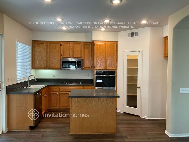 Building Photo - 30824 Medinah Way