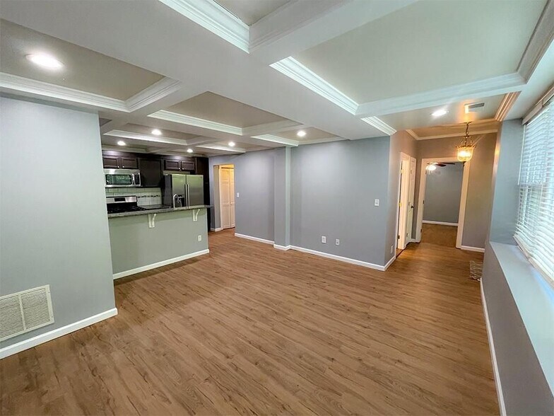 Building Photo - 2637 Twin Oaks Dr NW