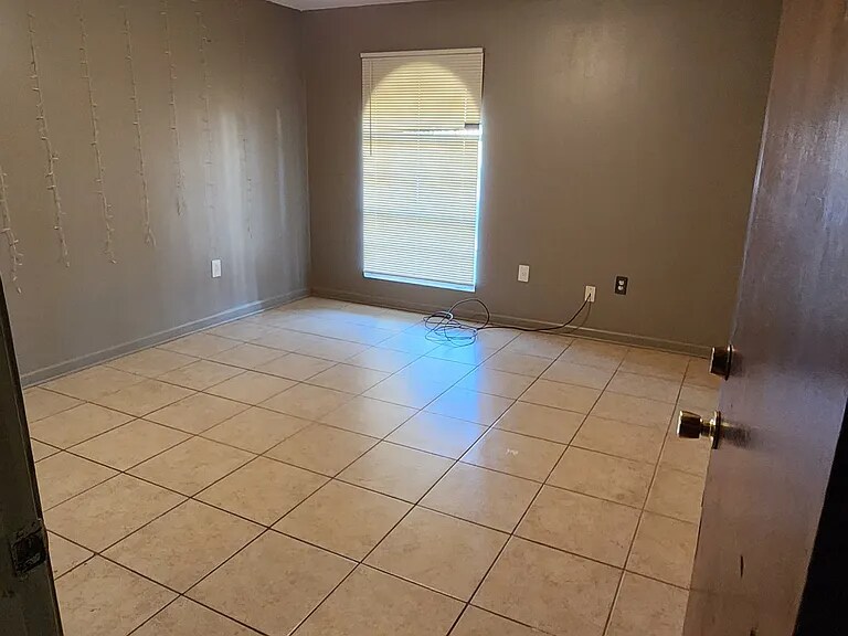 Building Photo - 7040 Bunker Hill Rd