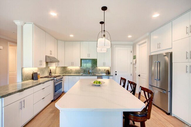 Building Photo - 109 Dahlia St