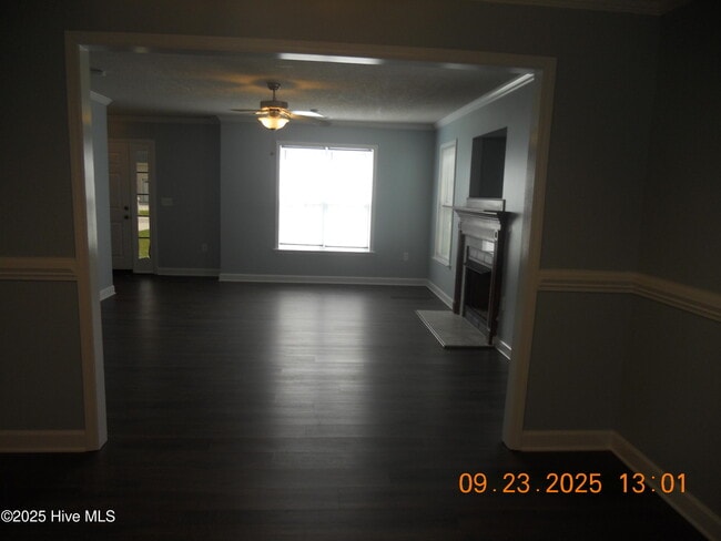 Building Photo - 105 Spring Leaf Ln