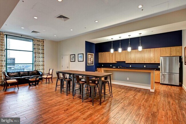 Building Photo - 414 Water St