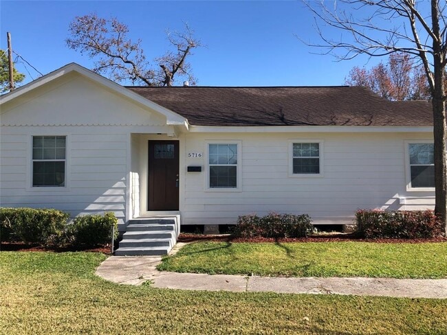 Primary Photo - 5716 Robertson St