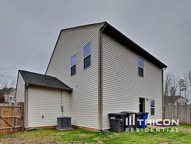 Building Photo - 918 Robys Pl