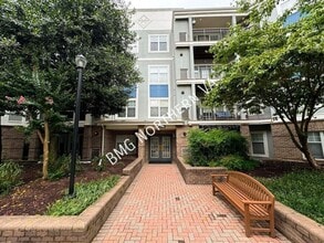 Building Photo - 5565 Seminary Rd