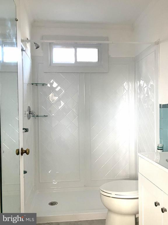 Building Photo - 131 N Main St