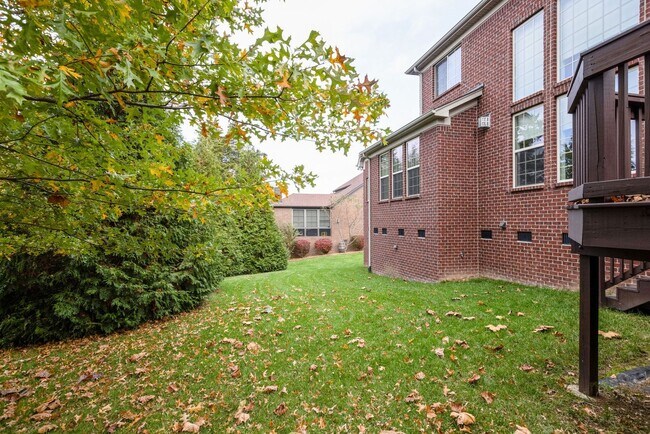 Building Photo - 5 Bedroom Home with Theater Room & 3-Car Garage in Franklin