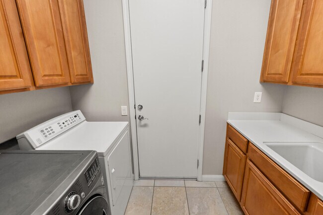 Building Photo - 81370 Avenida Altamira