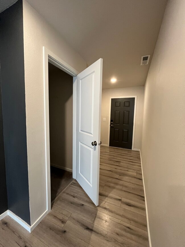 Building Photo - 4501 W Bedford Ave