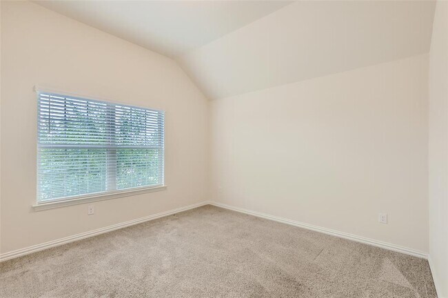 Building Photo - 5867 San Savino Dr