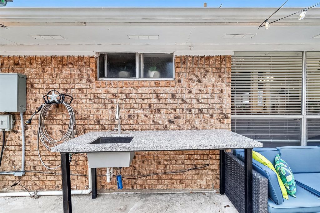 Building Photo - 17402 Hamilwood Dr