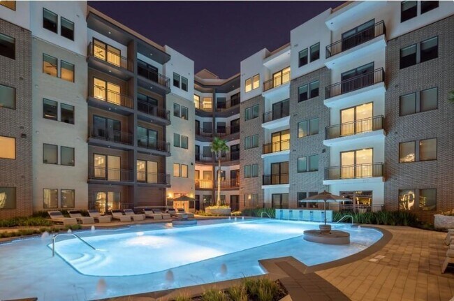 Building Photo - 4641 Montrose Blvd