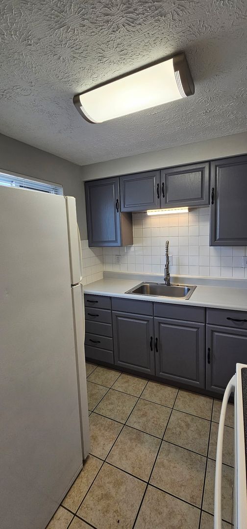 Building Photo - Cozy 2 bed 1 bath  townhouse with attached...