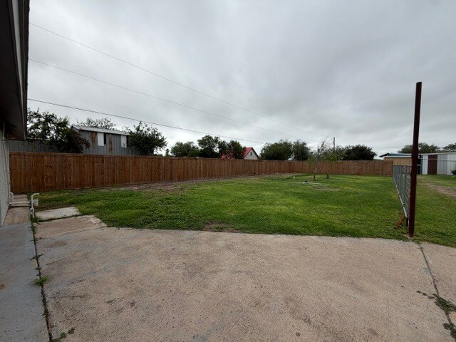 Building Photo - 4304 W Rogers Rd