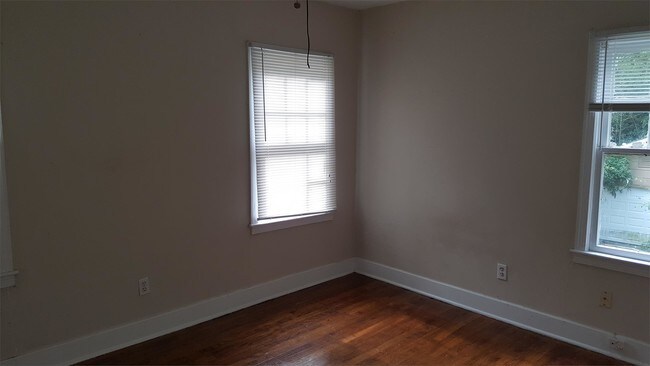 Building Photo - 327 Decelle St