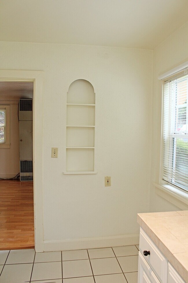 Building Photo - 3087 SE Ankeny St