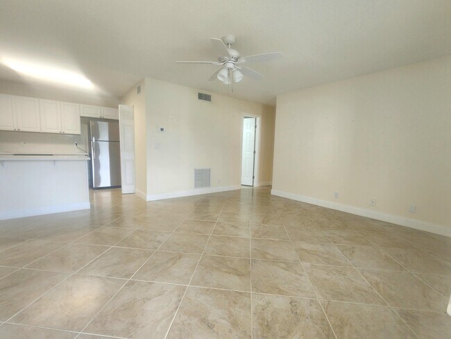 Building Photo - 209 Pine HOV Cir