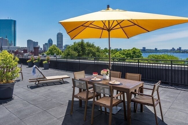 Building Photo - 145 Pinckney St