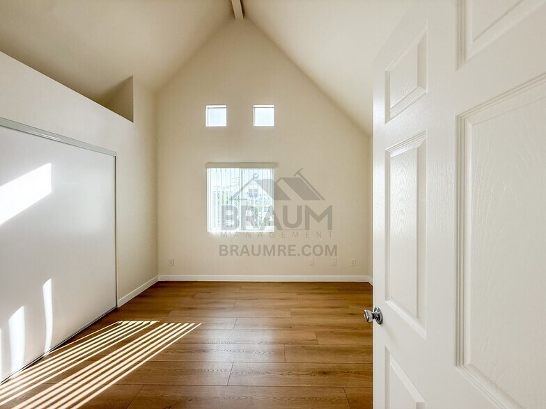 Building Photo - 14249 Friar St