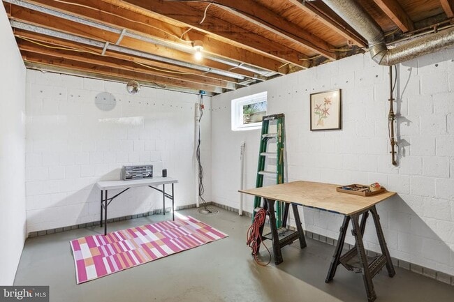 Building Photo - 9100 Omar Ct