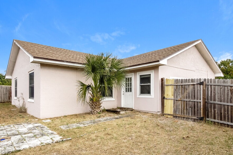 Building Photo - 1348 Andes Dr