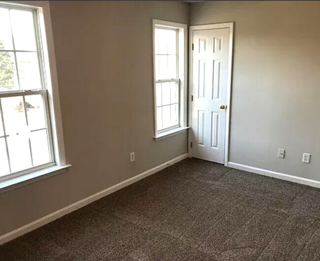 Building Photo - 159 Luther Rd