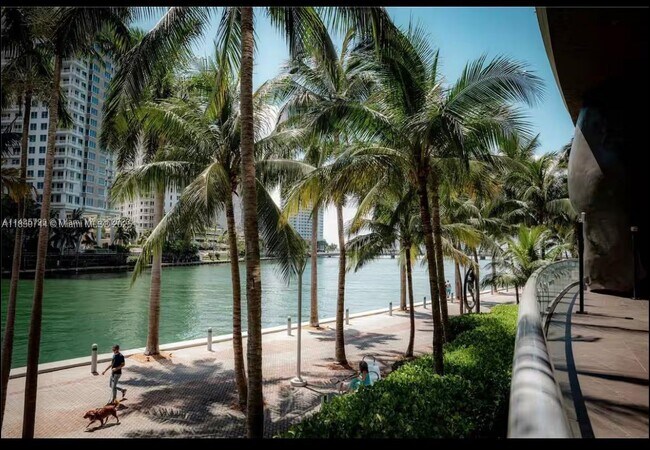 Building Photo - 475 Brickell Ave