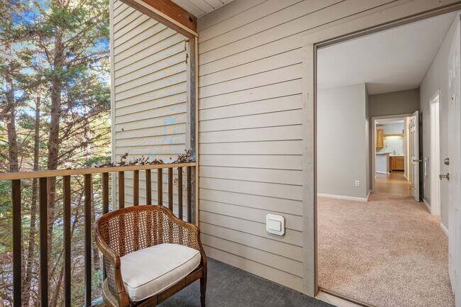 Building Photo - 3002 Greystone Pt