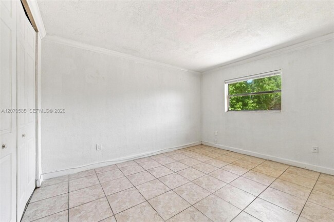 Building Photo - 1245 W 24th St