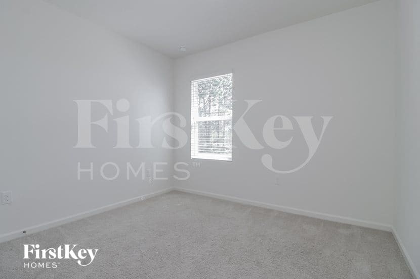 Building Photo - 893 Taluga Ave SE