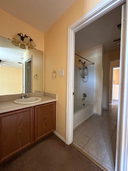 Building Photo - 9426 Santa Fe Ridge