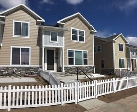Building Photo - Beautiful Row End Townhouse w 2 car attached