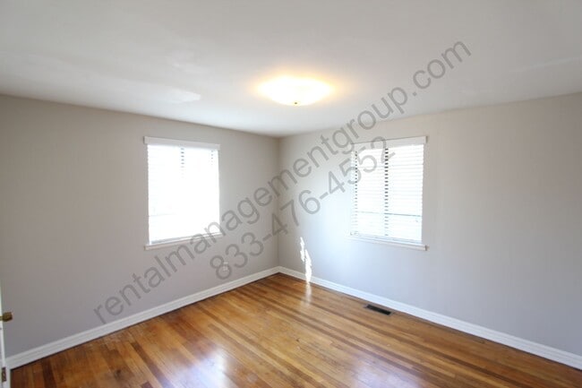 Building Photo - 448 20th Ave S