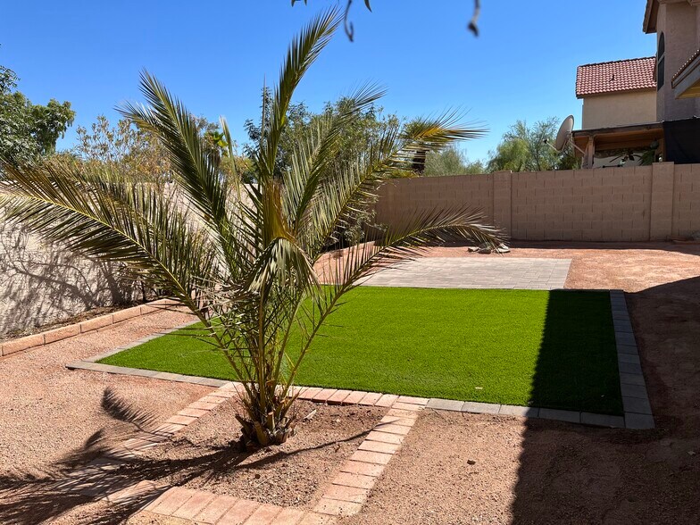 Building Photo - 4175 E Cholla Canyon Dr