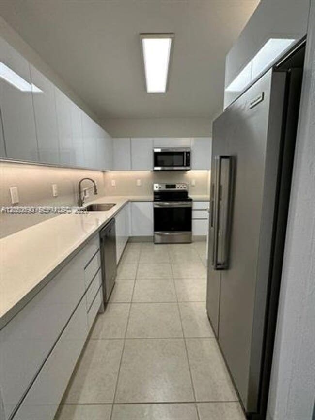 Building Photo - 10185 Collins Ave