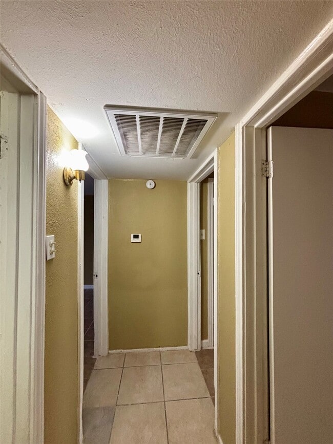 Building Photo - 3902 Heatherbloom Dr