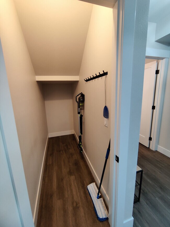 Building Photo - 1205 Fuller St