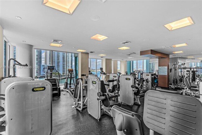 Building Photo - 900 Brickell Key Blvd