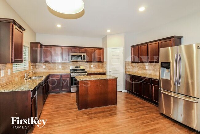 Building Photo - 2082 Massey Ln