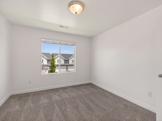 Building Photo - 98 E Harmony Ct