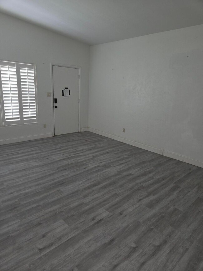 Building Photo - 944 Kensington Dr