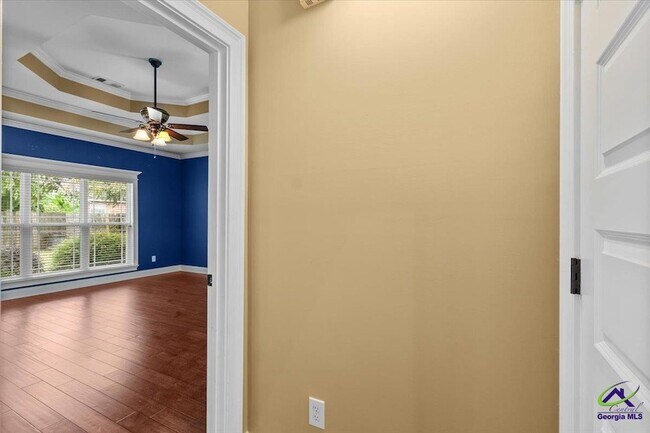 Building Photo - 300 Cheshire Dr