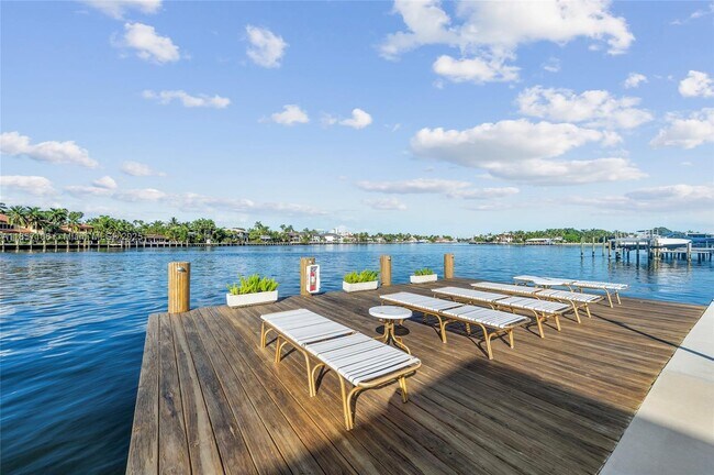 Building Photo - 425 Bayshore Dr